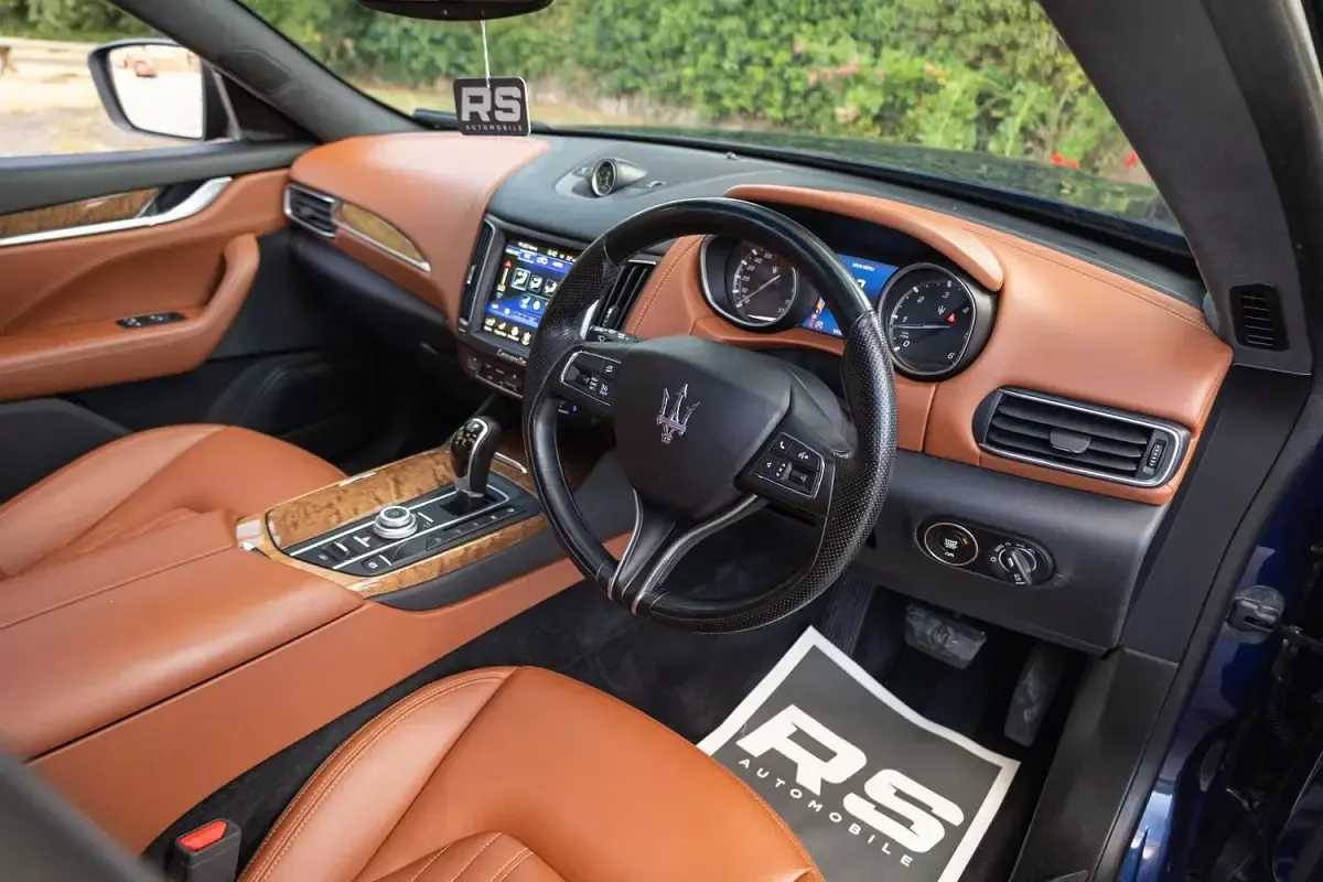 Used Maserati Levante GranLusso 275 HP (202 kW) 2017 Blue SUV