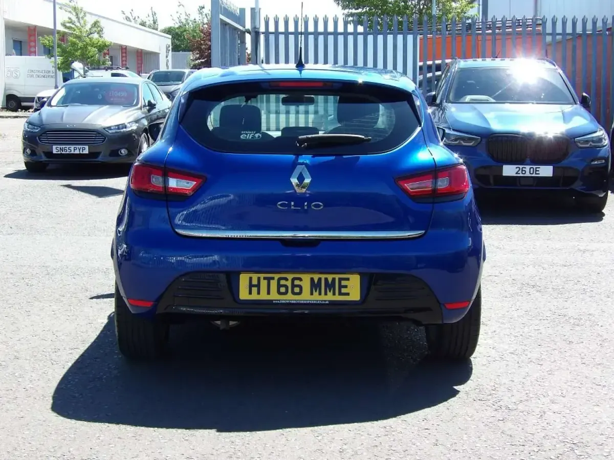 Used Renault Clio Dynamique 75 HP (55 kW) 2017 Blue Hatchback