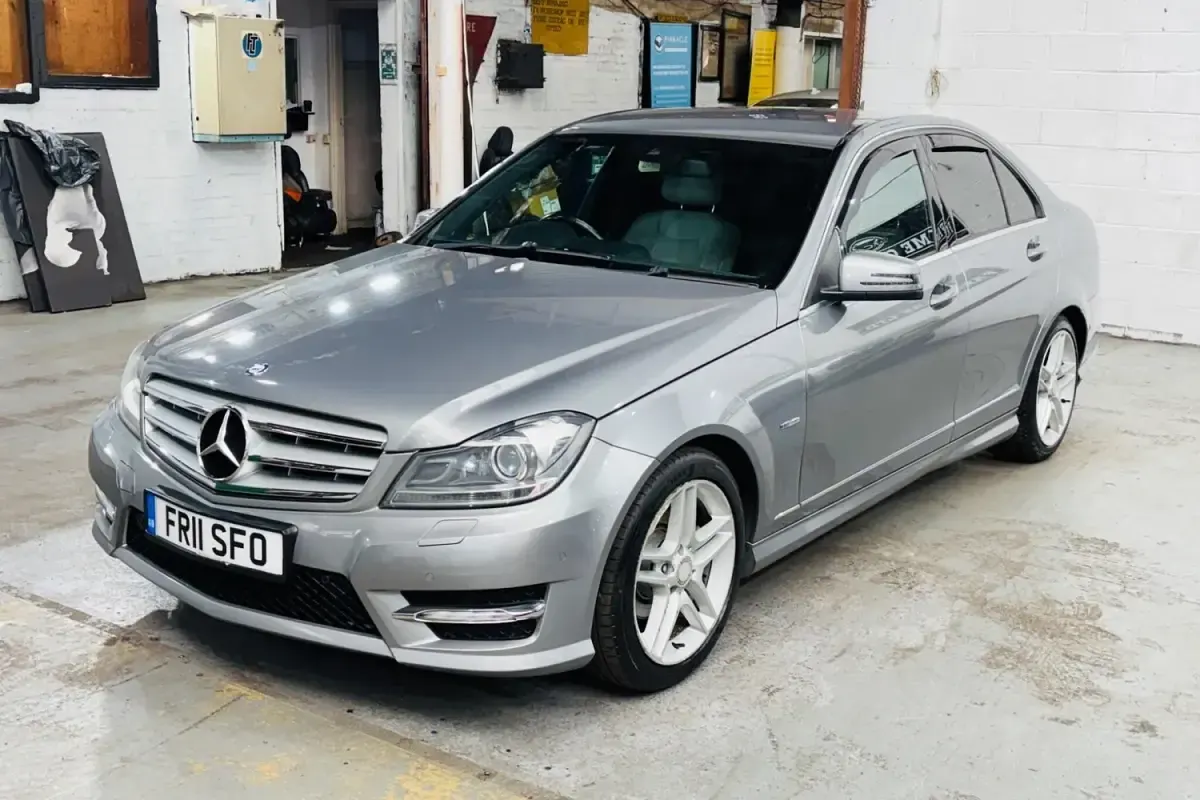 Second-hand Mercedes C200 2011 Argintiu Berlinǎ