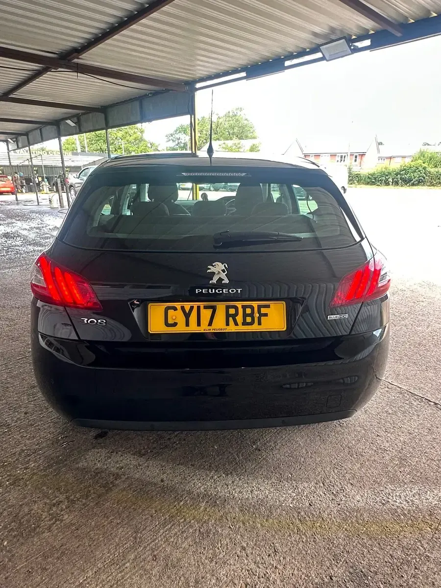 Used Peugeot 308 Active 120 HP (88 kW) 2017 Black Hatchback