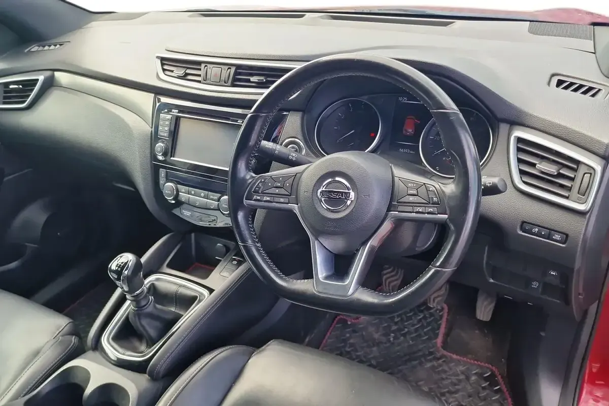 Used Nissan Qashqai S 115 HP (84 kW) 2018 Red SUV