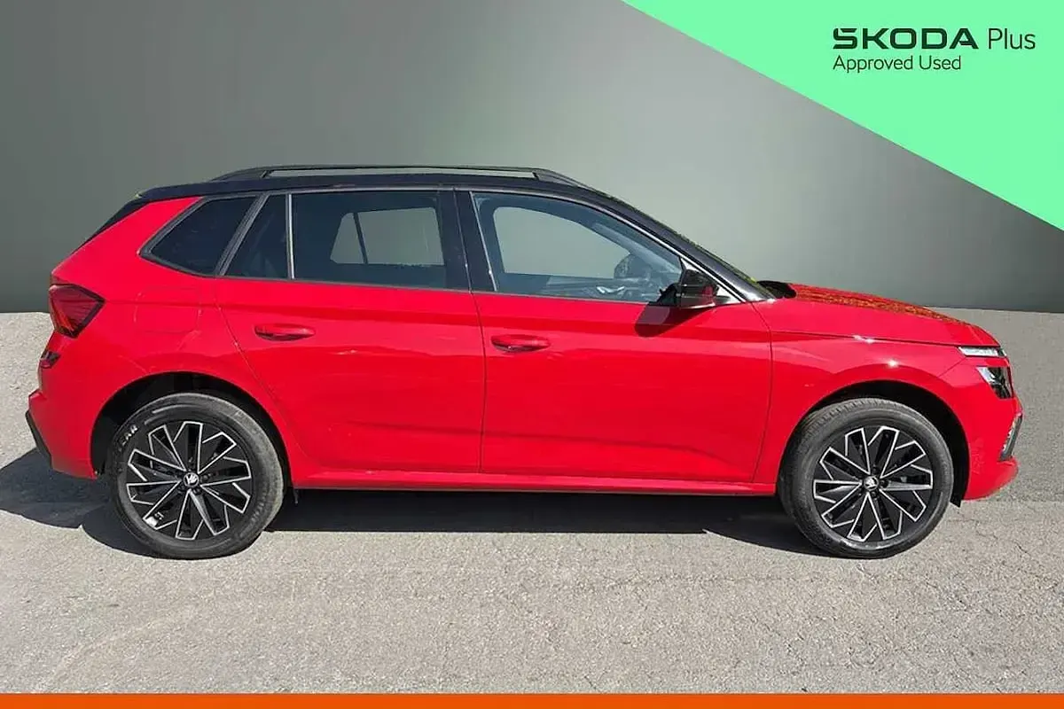 New Skoda Kamiq Design Edition 70 HP (51 kW) 2026 Velvet red metallic black magic pearl effect SUV