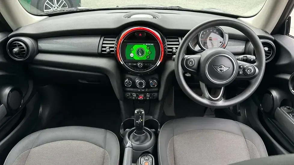Used Mini Cooper Classic 134 HP (98 kW) 2019 Grey Hatchback