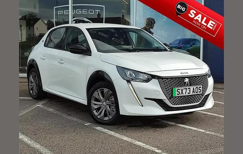 White Used 2023 Peugeot e-208 Allure+ Hatchback | £13,495 (Fair price) - Image 1/4