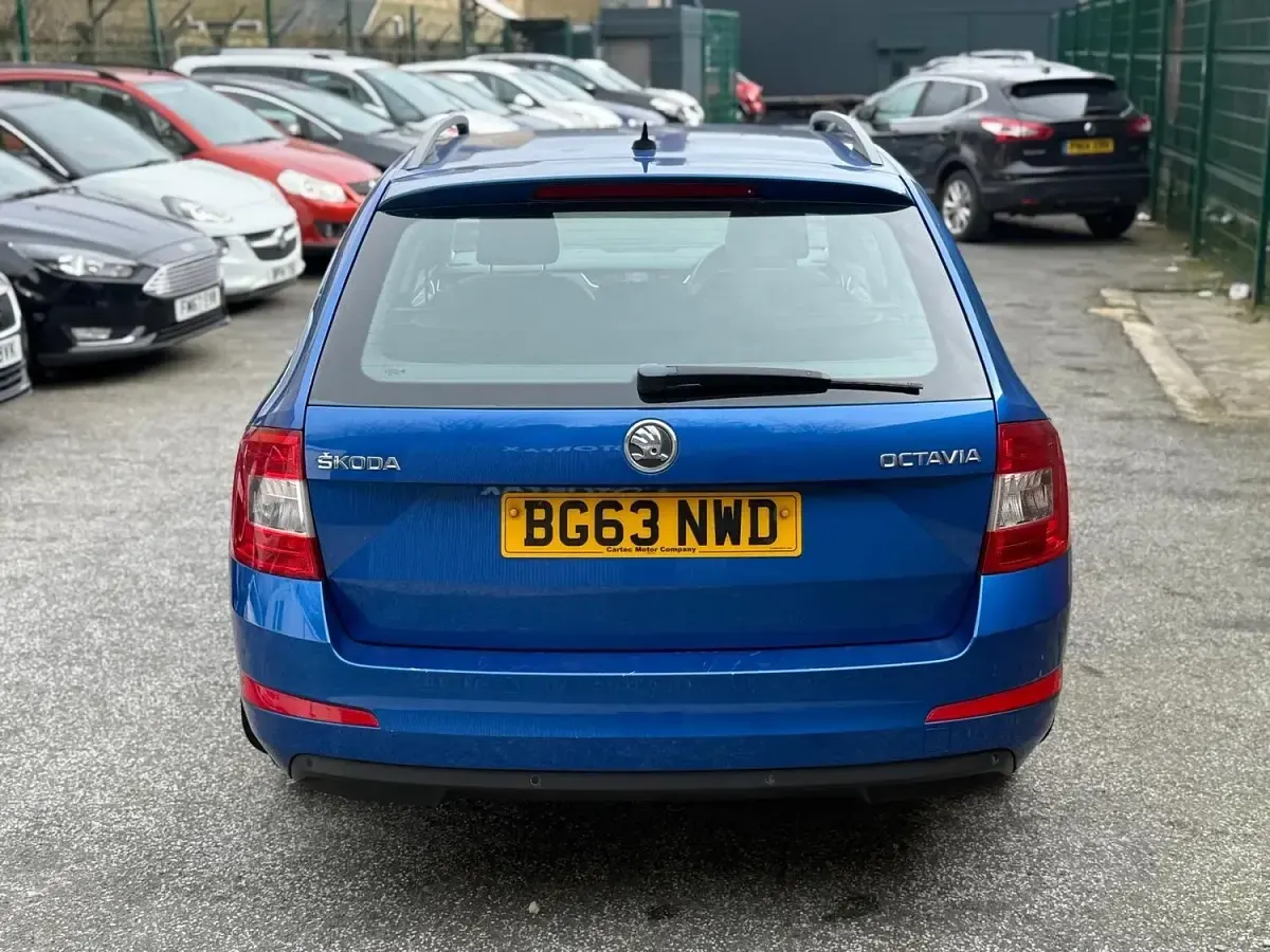 Used Skoda Octavia Elegance 105 HP (77 kW) 2013 Blue Estate