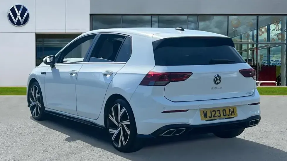 Used VW Golf VIII R-line 150 HP (110 kW) 2023 Pure white