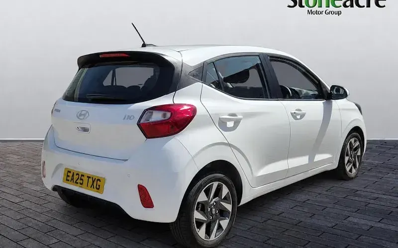 Used Hyundai i10 Advanced 84 HP (61 kW) 2025 White Hatchback