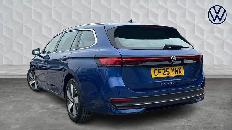 Used VW Passat Life 150 HP (110 kW) 2025 Blue Estate