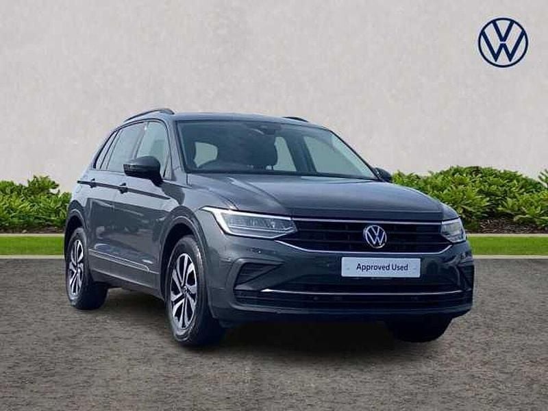 Used 2022 VW Golf VIII | £23,590 (Expensive) - Image 1/4