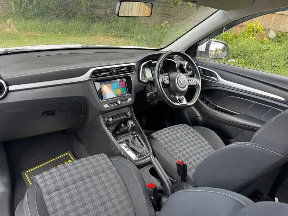 Używany MG ZS Excite 111 KM (81 kW) 2018 Biały SUV