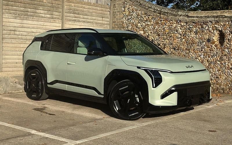 New 2025 Kia EV3 GT-Line SUV | £38,877 (Expensive) - Image 1/4