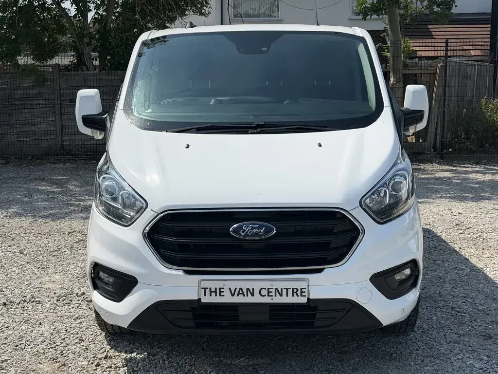 Used Ford Transit Custom Limited 130 HP (95 kW) 2022 White Van