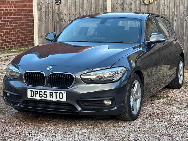 Begagnad BMW 116 Efficient Dynamics 2016 Grå Halvkombi