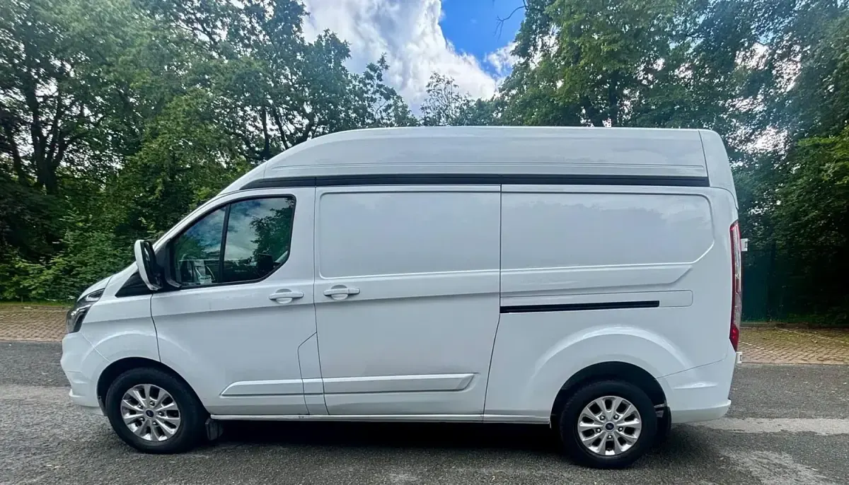 Used Ford Transit Custom Limited 130 HP (95 kW) 2022 White Van