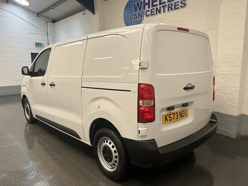 Used Citroën Dispatch 100 HP (73 kW) 2023 White MPV