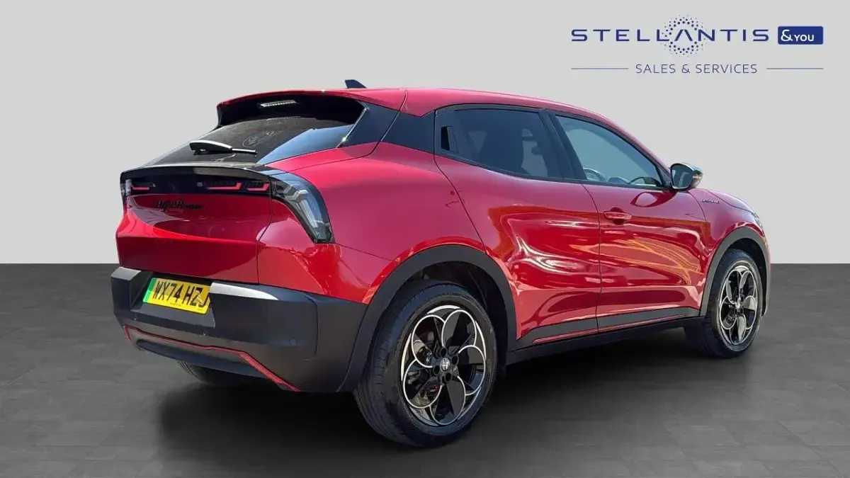 Used Alfa Romeo Junior Edizione Speciale 113 kW (154 HP) 2024 Red SUV