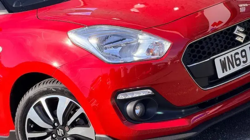 Used Suzuki Swift 90 HP (66 kW) 2019 Red Hatchback