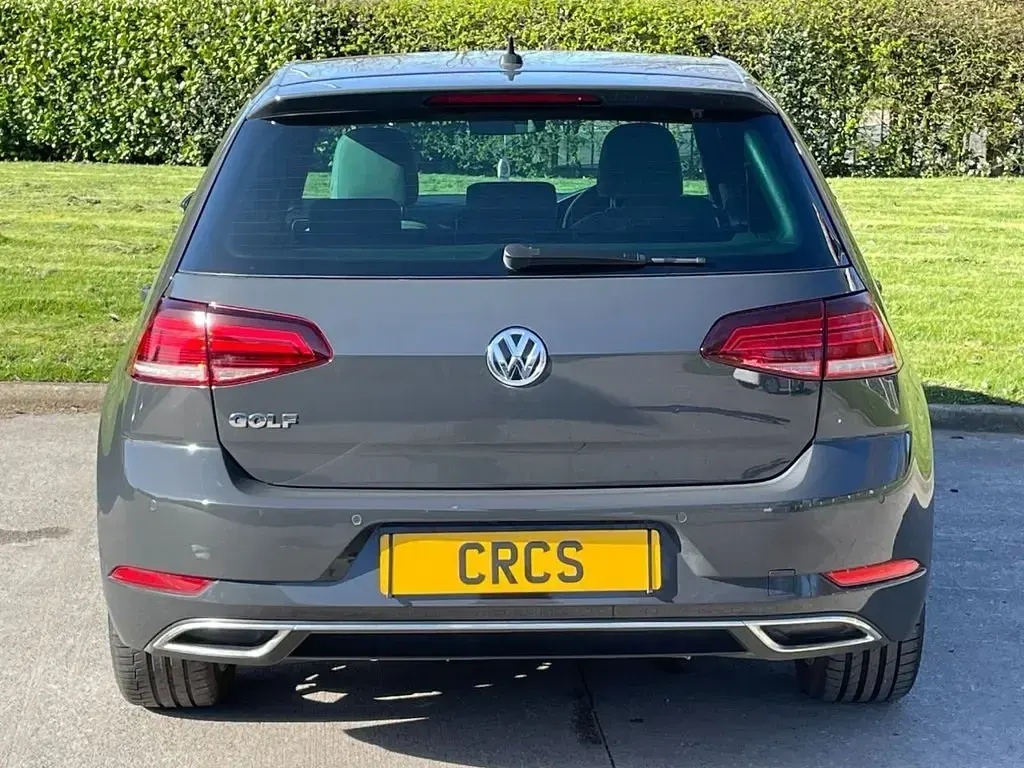 Usado VW Golf VII GT 115 HP (84 kW) 2019 Cinzento Citadino