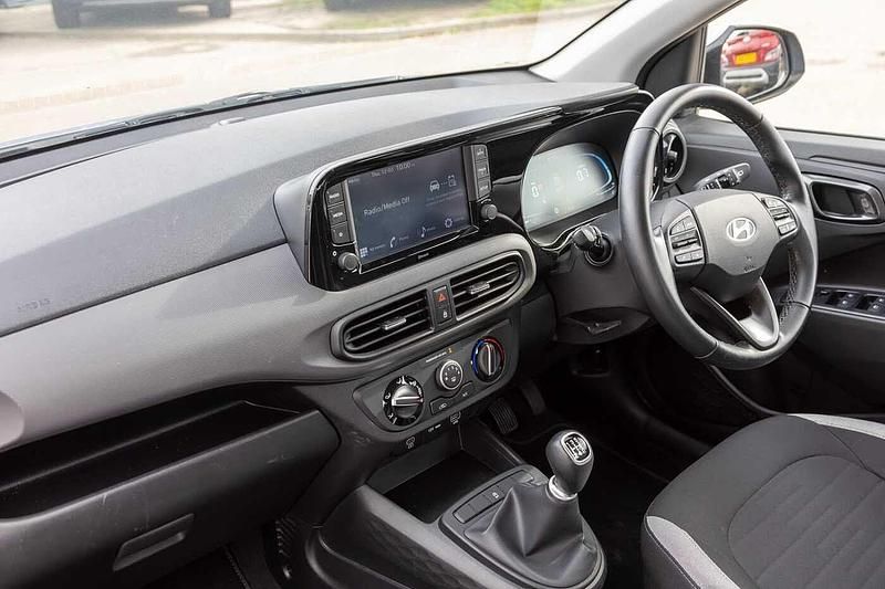 Used Hyundai i10 Advanced 83 HP (61 kW) 2024 Blue Hatchback