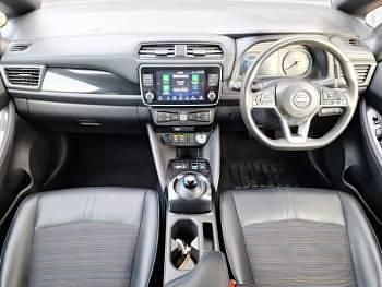 Usado Nissan Leaf N-Connecta 110 kW (150 HP) 2022 Cinzento Citadino