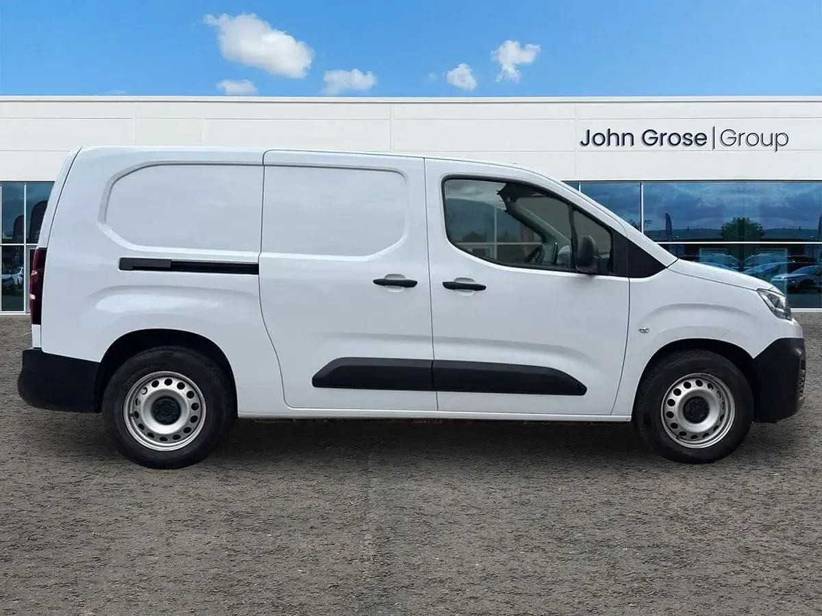 Used Citroën e-Berlingo 100 kW (136 HP) 2025 White MPV