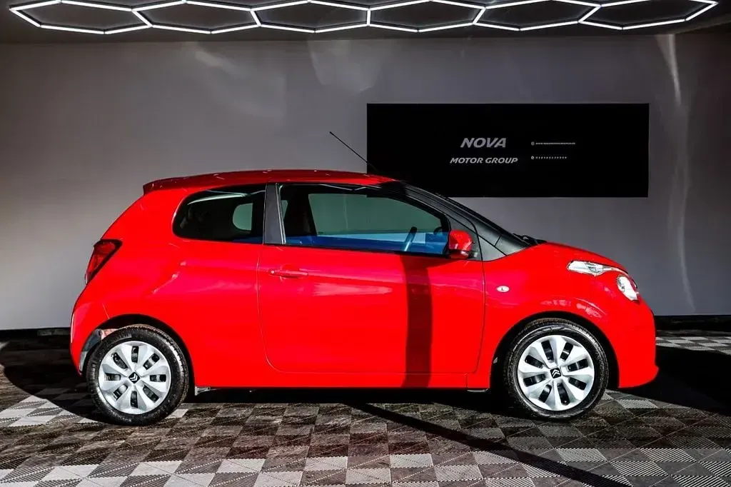 Używany Citroën C1 Feel 72 KM (52 kW) 2018 Czerwony Hatchback
