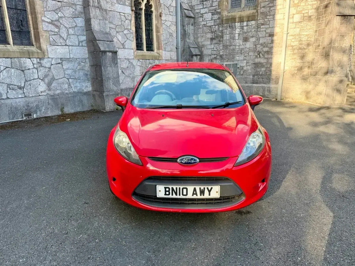 Begagnad Ford Fiesta 2010 Röd Halvkombi