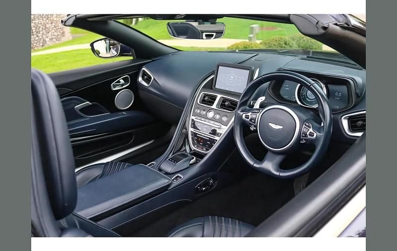 Used Aston Martin DB11 502 HP (369 kW) 2018 Blue Cabriolet