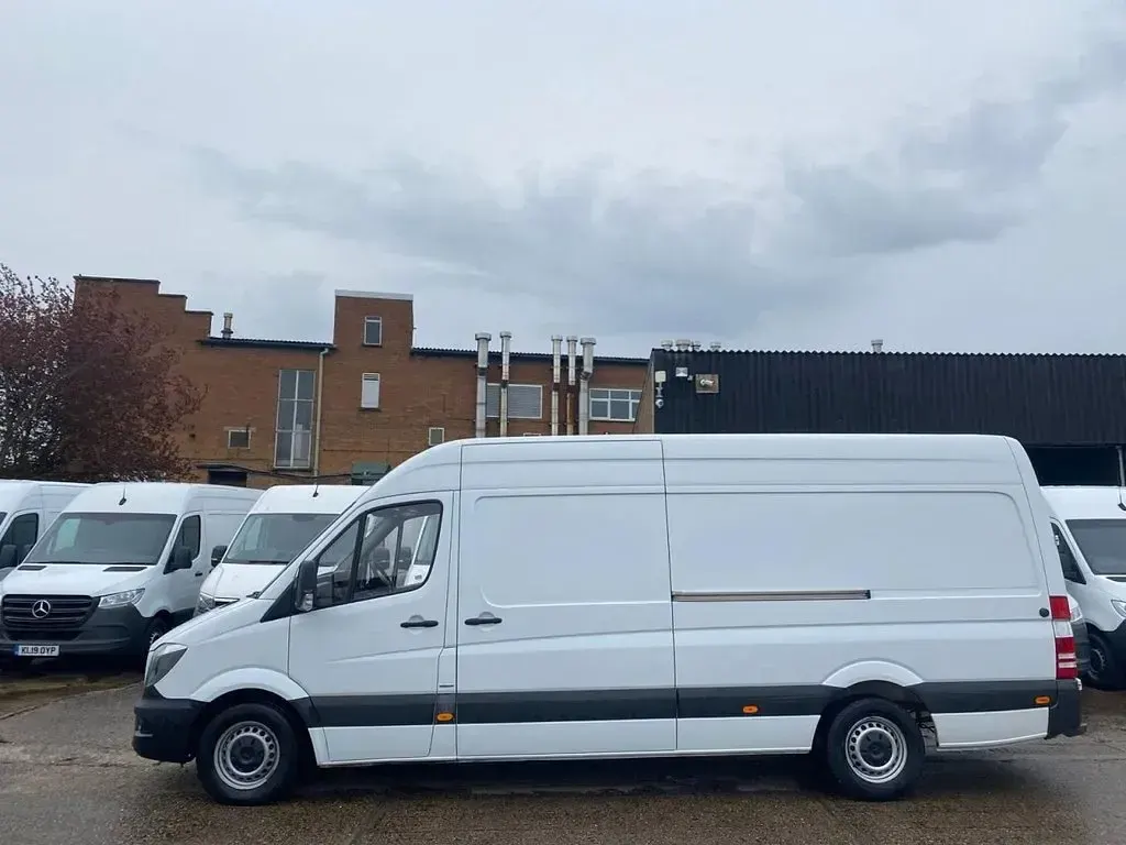 Used Mercedes Sprinter 140 HP (102 kW) 2017 White Van