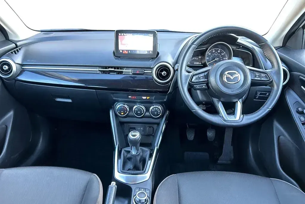 Używany Mazda 2 75 KM (55 kW) 2022 Biały Hatchback