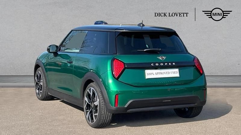 Used Mini Cooper Hatch 154 HP (113 kW) 2024 Green Hatchback