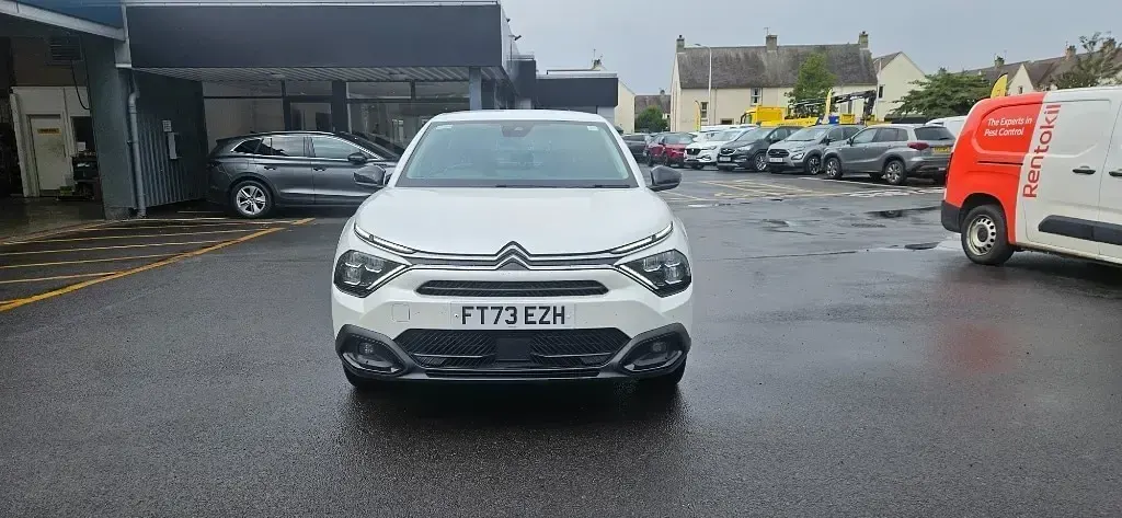 Used Citroën C4 PureTech 102 HP (75 kW) 2023 White SUV