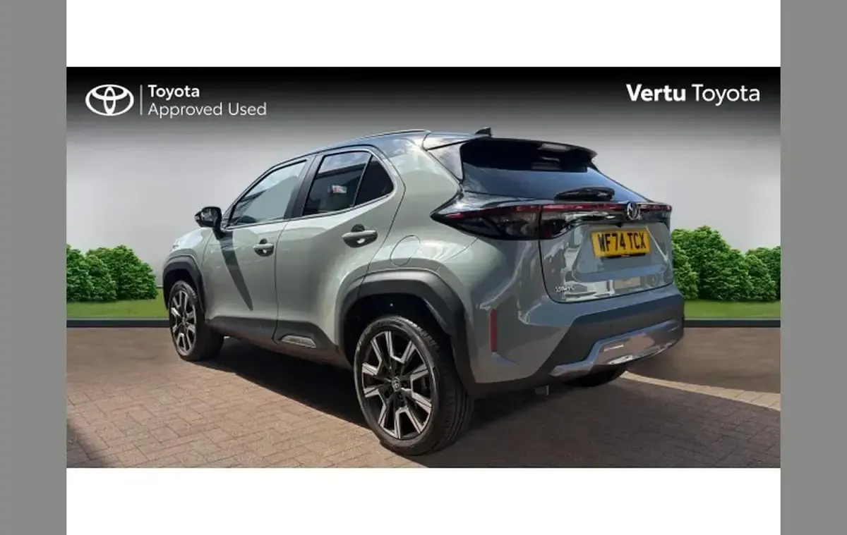 Used Toyota Yaris Cross Edition 131 HP (96 kW) 2024 Green SUV