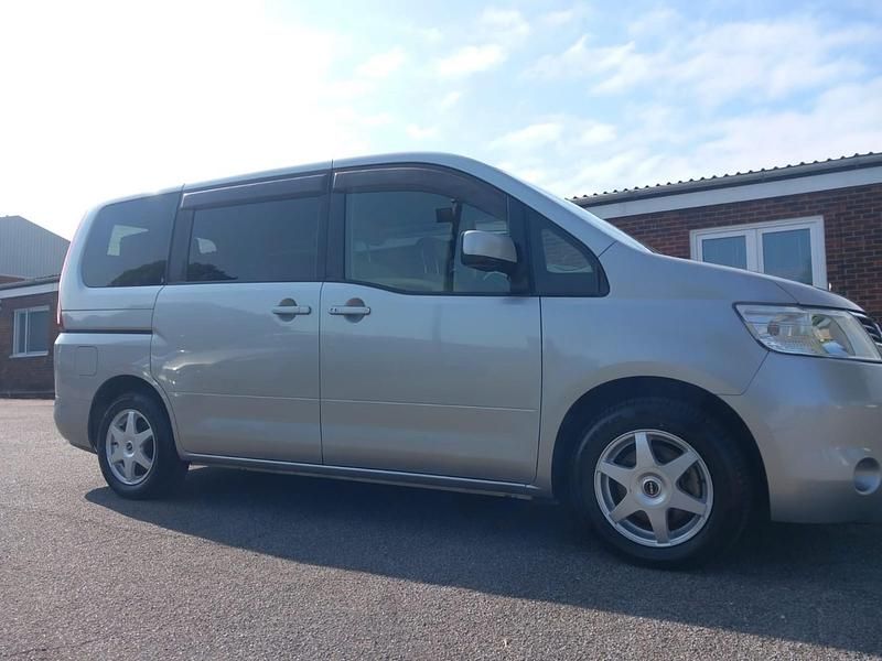 Used Nissan Serena 2006 White MPV