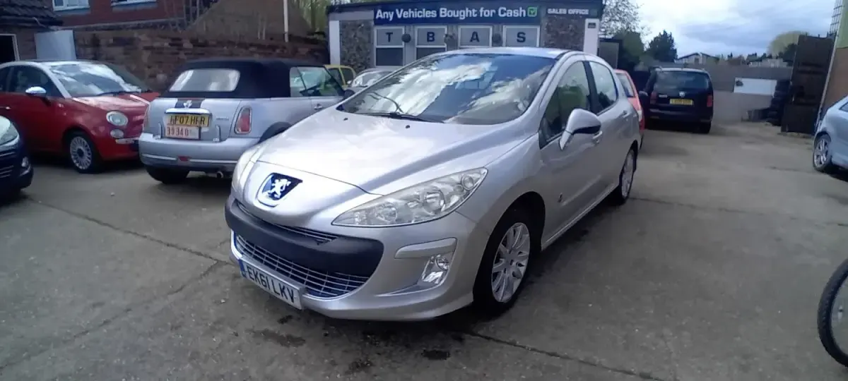 Usado Peugeot 308 Envy 98 HP (72 kW) 2011 Prateado Citadino