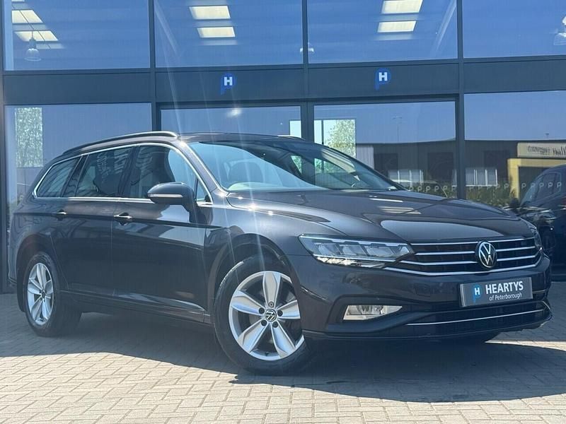 Begagnad VW Passat SE 150 HK (110 kW) 2023 Grå Kombi