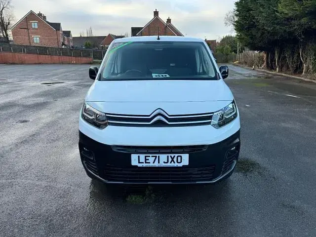 Used Citroën Berlingo 100 HP (73 kW) 2022 White MPV