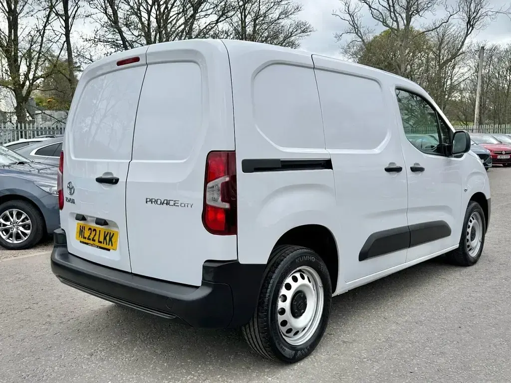 Used Toyota Proace Active 100 HP (73 kW) 2022 White MPV