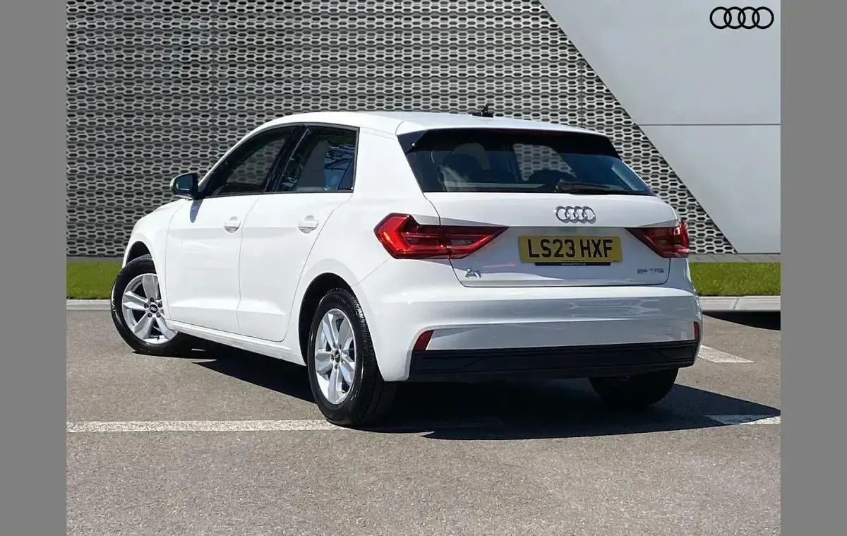 Käytetty Audi A1 Design 94 HP (69 kW) 2023 Valkoinen Katumaasturi