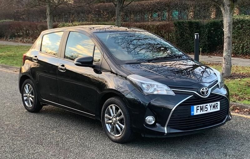 Black Used 2015 Toyota Yaris Hatchback | £3,975 (Good price) - Image 1/4