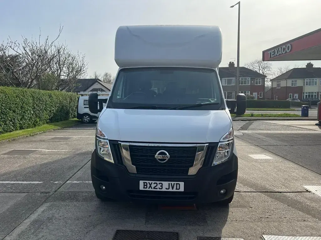 Used Nissan Interstar Tekna 145 HP (106 kW) 2023 White Van