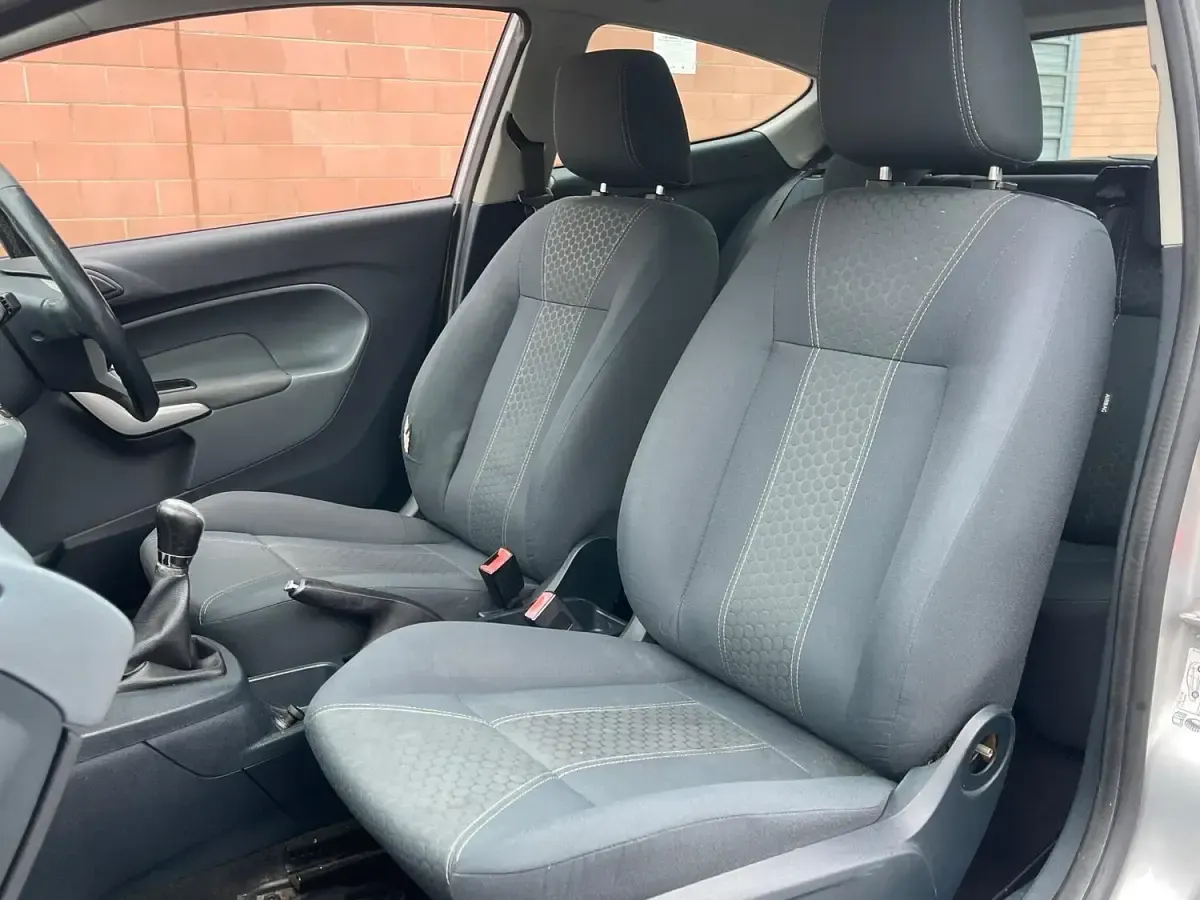 Gebraucht Ford Fiesta Zetec 2010 Silber Kleinwagen