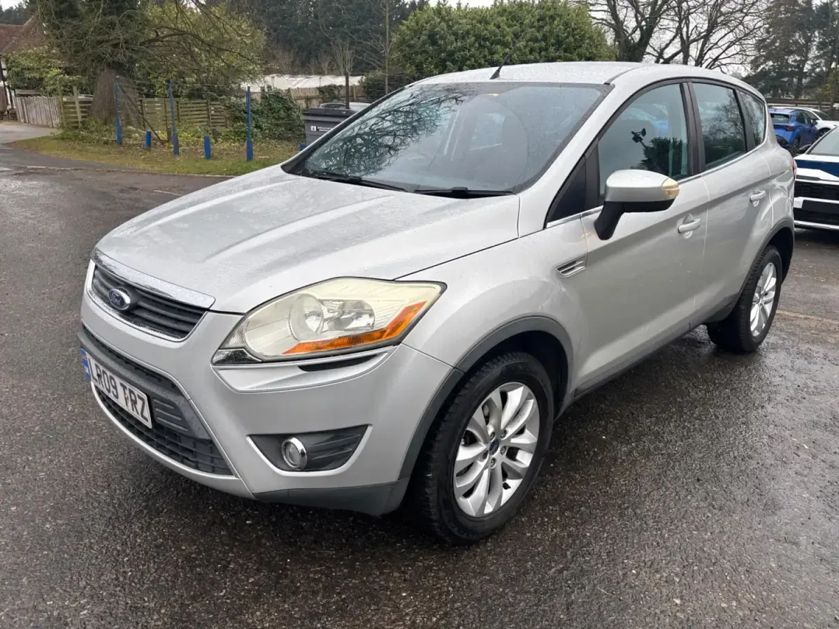 Usado Ford Kuga Titanium 136 HP (100 kW) 2009 Prateado SUV