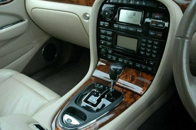 Used Jaguar XJ6 Sovereign 240 HP (176 kW) 2006 Silver Sedan