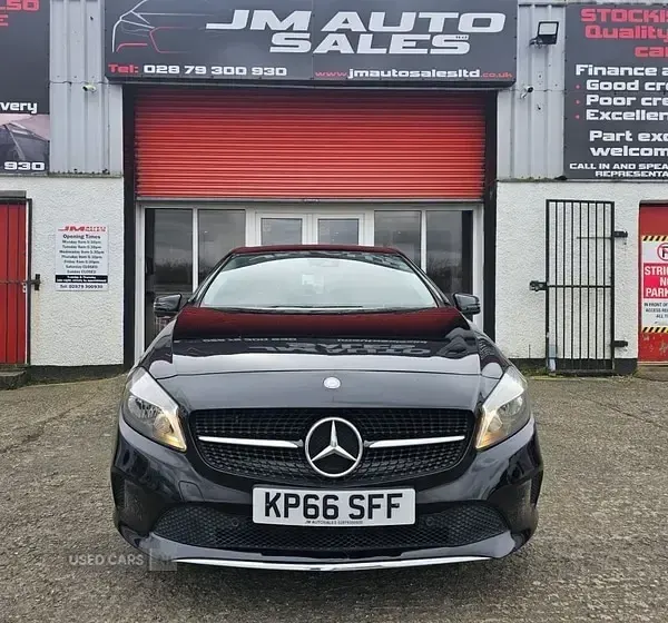 Used Mercedes A180 Executive 109 HP (80 kW) 2016 Black Hatchback
