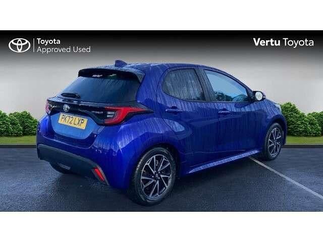 Used Toyota Yaris Hybrid Design 116 HP (85 kW) 2022 Blue Hatchback