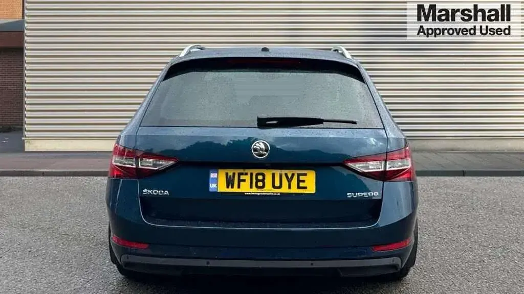 Used Skoda Superb 190 HP (139 kW) 2018 Blue Estate