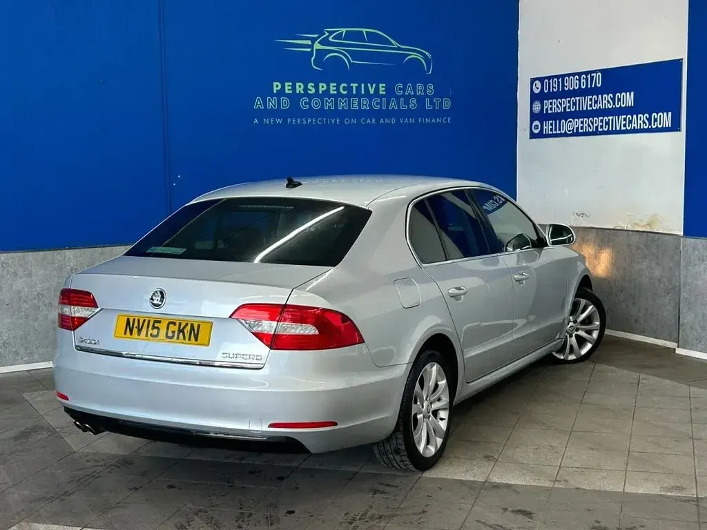 Used Skoda Superb Business Line 140 HP (102 kW) 2015 Silver Hatchback