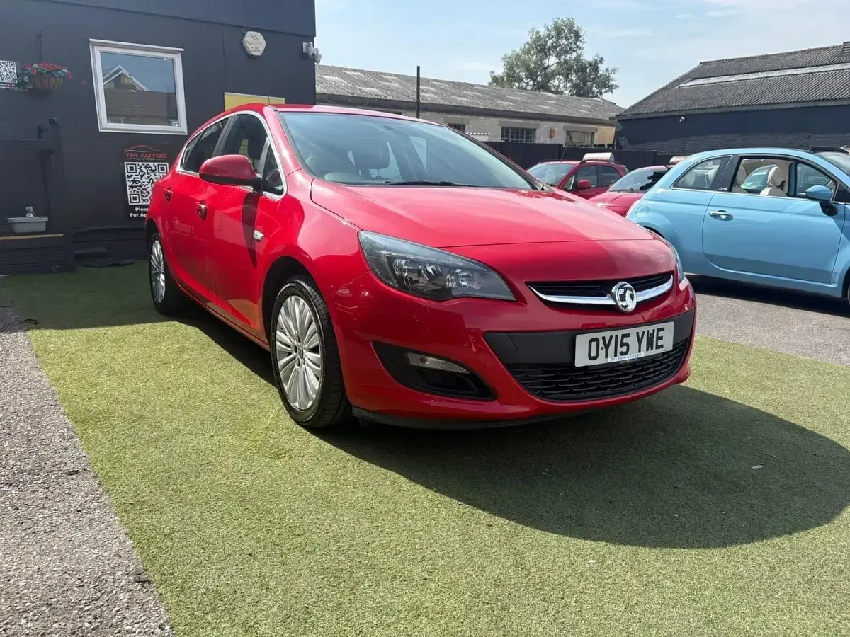 Used Vauxhall Astra Excite 2015 Red Hatchback