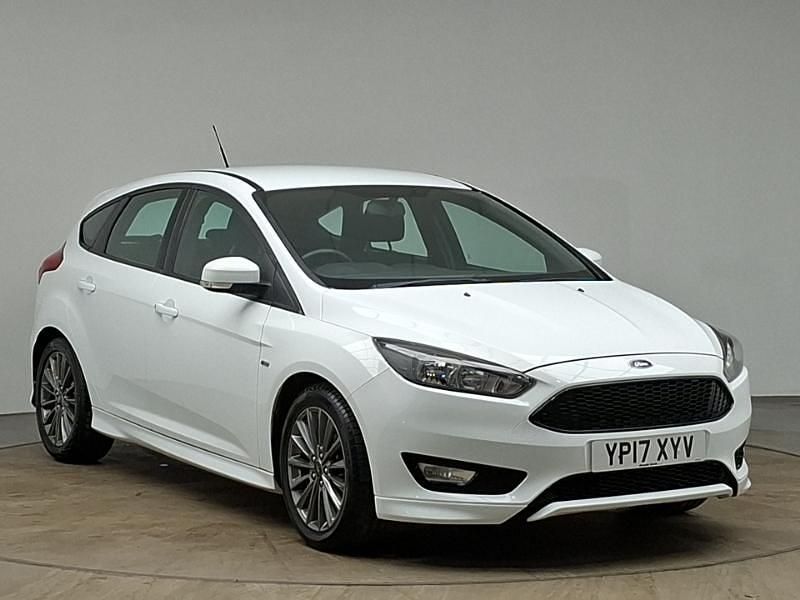 Used Ford Focus ST-Line 120 HP (88 kW) 2017 White Hatchback